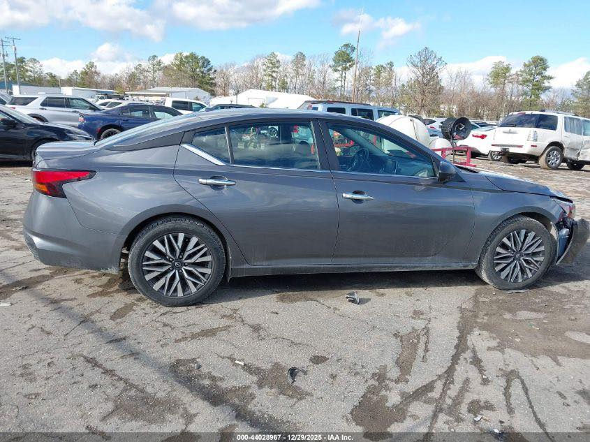 ‏🚗 2024 Nissan Altima 
📅 مزاد: 9 / 1 / 2026
رقم اللوت: 44028967
🛠️ ضرر امامي
‏⚙️ 2.5L • 4 سلندر • دفع ‏ ‏امامي 
📏   45,554 ميل
💎 مزاودة حضوري أو أونلاين
📦 شحن بحري مضمون
🏢 4 فروع داخل العراق
بغداد • كربلاء • الديوانية • العمارة
📲 واتساب: *********** | ***********
✨ انضم إلى كروب الواتساب لمزيد من السيارات الحصرية
‏🔗 https://chat.whatsapp.com/CHchp4i8IM0GCMY7soZfir
⏰ 4 عصراً – 12 ليلاً
🚫 السبت والأحد عطلة المزاد
