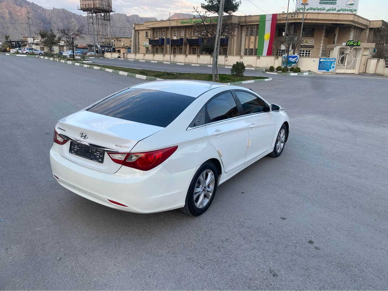 سوناتا ٢٠١١ براوةى دوبةى گيرومةكينةو گشت كيانى بةشةرت بةس شوين موسوبراوةى بوياغة بئ جالوقوب ناودةرى لوكة وةك وينةكانة 
*********** شوين رانــــــــــيه 
٥٦ كةلا كةمةك مةجال رانية, السليمانية
