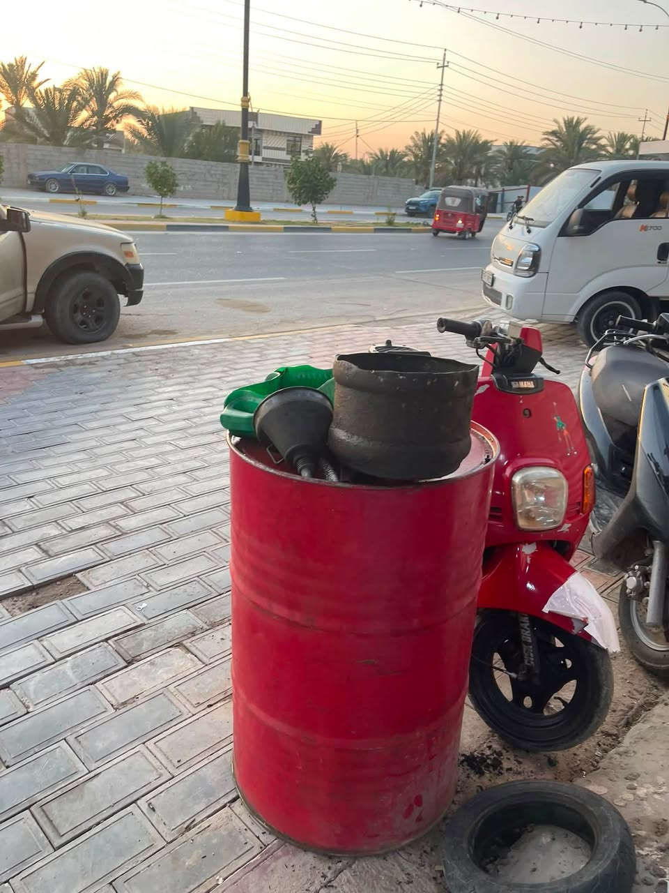 السلام عليكم 
محل بنجرجي لبيع متكامل من كلشي 
خلعات 2
كمبريسر 2
بلنص 
ميز اكعده كامل2
اعده كامله من كلشي 
درين هوه 4
كيج لكتروني 2
مبرده 
براد 
حوض مي 
شلاخه 
علانات 2 
تايرات عدد 38
دهن كله ستندر
ميز دهن اصلي 
برميل دوه ماخوذ منه 10لترا
برميل فارغ عدد 2
صوندات كامله
تايلبرات كبير 4
صغير 4
دكم 4
جك 3طن 3
اوتي مال ركه حراريه 
ركع فتائل خير من الله
جلكنات مال بانزين 10
ملكه مال كريز 
لمحل متاكامل محل جديد وخير من الله لمحل مليان غراض
تعال شوف بعينك تريد بس أغراض أبيع تريد لمحل وغراض ابيع 
لاستفسار *********** بي وتساب
عنوان لمحل شارع حي لعباس جديد مقبيل بيت لقاضي
