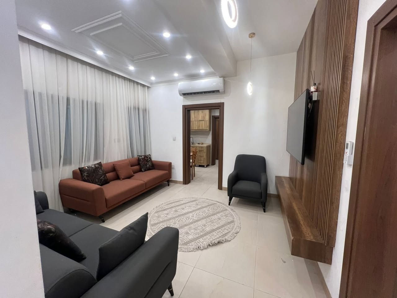 🏡 شقة للإيجار – مؤثثة بالكامل (أثاث درجة أولى)

📍 الموقع: مجمع سومو السكني

🔹 تفاصيل الشقة:

- ثلاث غرف نوم
- مخزن
- مؤثثة بالكامل
- أثاث درجة أولى
- مناسبة للعائلات

📞 للاستفسار والتفاصيل أكثر يرجى الاتصال:
📞***********

📞***********
