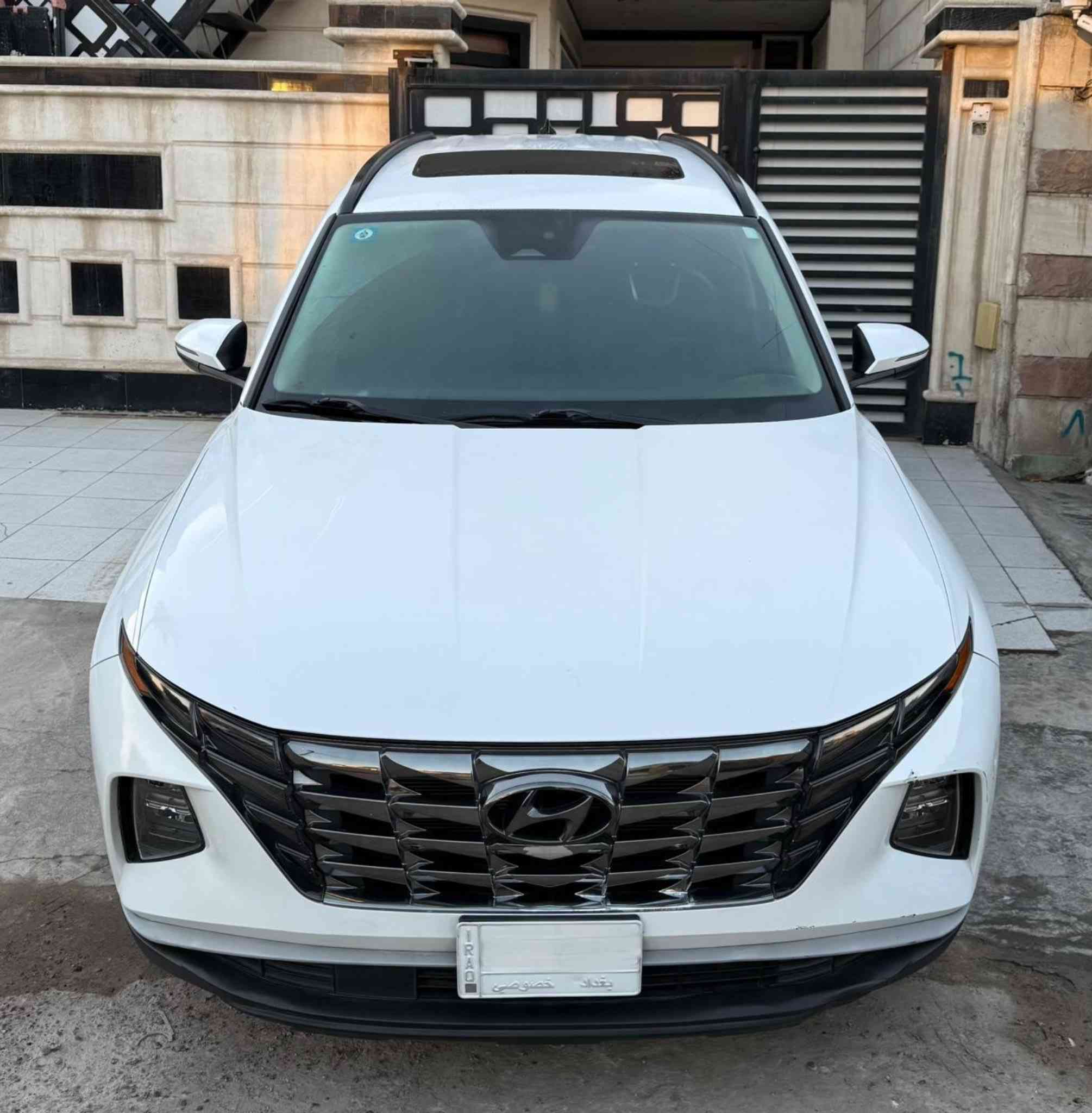 توسان ٢٠٢٢ ابيض
* وارد امريكي 
* ماشيه ٤٢ الف 
* الرقم بغداد شخصي
* مقاعد تدفئة تبريد جلد 
* الداخل اسود كامل 
* كاميرا خلفية 
* بصمة تشغيل عن بعد 
* نظام نقطة عمياء 
* مثبت سرعة 
* مقعد كهربائي 
* مراقبة النقطة العمياء 
* رادار جانبي 
* توقف الطوارئ
* إنارة محيطية 
* كاربلاي وايرلس
* شاشة كبيرة وازرار touch 
* كير ومحرك مكفول 
* ABS AWD
* سنويتها جديده ٢٠٢٣
* حادثها باب خلفي اليمين وجاملغ 
* باب متبدل والباقي تصليح عالبارد نظيفة جداً وادامة مستمرة عليها 
* السعر ١٩٥٠٠ $
صور الحادث والسونار موجودة

+964 771 058 9679
 التواصل على هذا الرقم فقط


**إذا كنت صاحب هذا الإعلان وتريد حذفه لأي سبب، رجاءا أرسل رسالة إلى الدعم الفني**