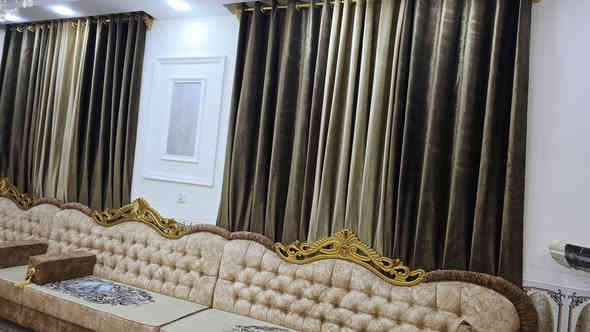 تاج بردة عدد 2 كامل  بي تعاليك كامل عرضه 255 سعر التاج 15 الف بردات عددت 3 طول 3م الوحده 6 أمتار العرض مال شباك 2متر سعر البردة الوحده 50 الف ***********
