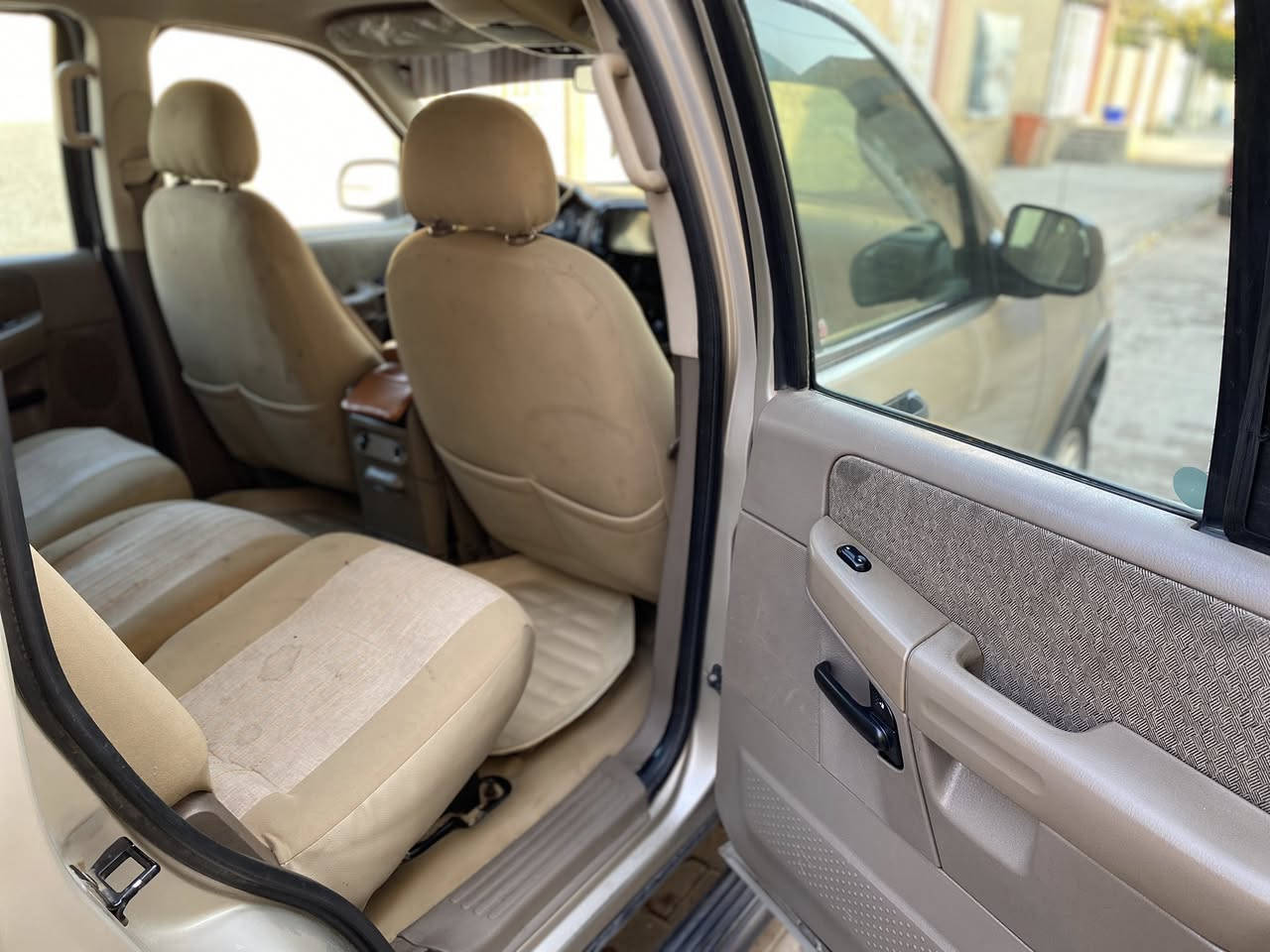 السلام عليكم
فورد اكسبلور 2005مال مزاد بيها كتاب
7 راكب تبريد 4 قطع 
محرك 4000
6سلندر السيارهً جاهزهً رايد مراوس BMW 
ب65 وبيها مجال 
***********
