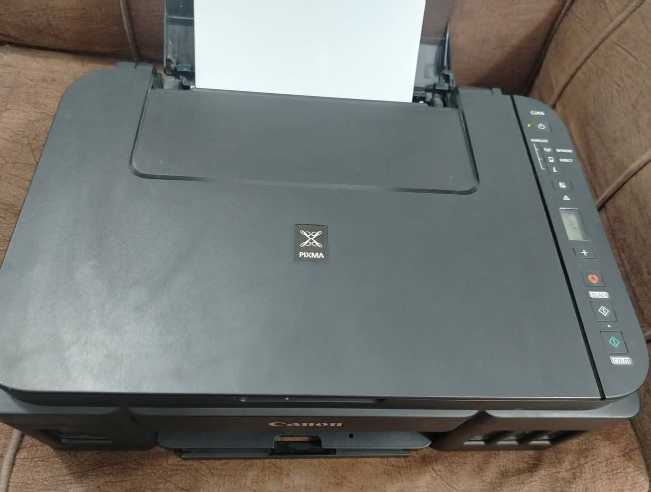 سلام عليكم طابعه كانون بكزيما رقمها G3416 نظيفه كلش جديده اخذتها قبل 3 اشهر من شركة المعرفه ب 250 وهسه اريد ابيعها لان بعد ما احتاجها استنساخ  ملون وعادي وتسحب ملفات من الموبايل حبر مليانه الاصلي منظومه حبر خارجيه سعرها 140 وبيها مجال بسيط مكاني الحريه شارع الدور العريض قرب مصور عيسى للإستفسار ***********.
