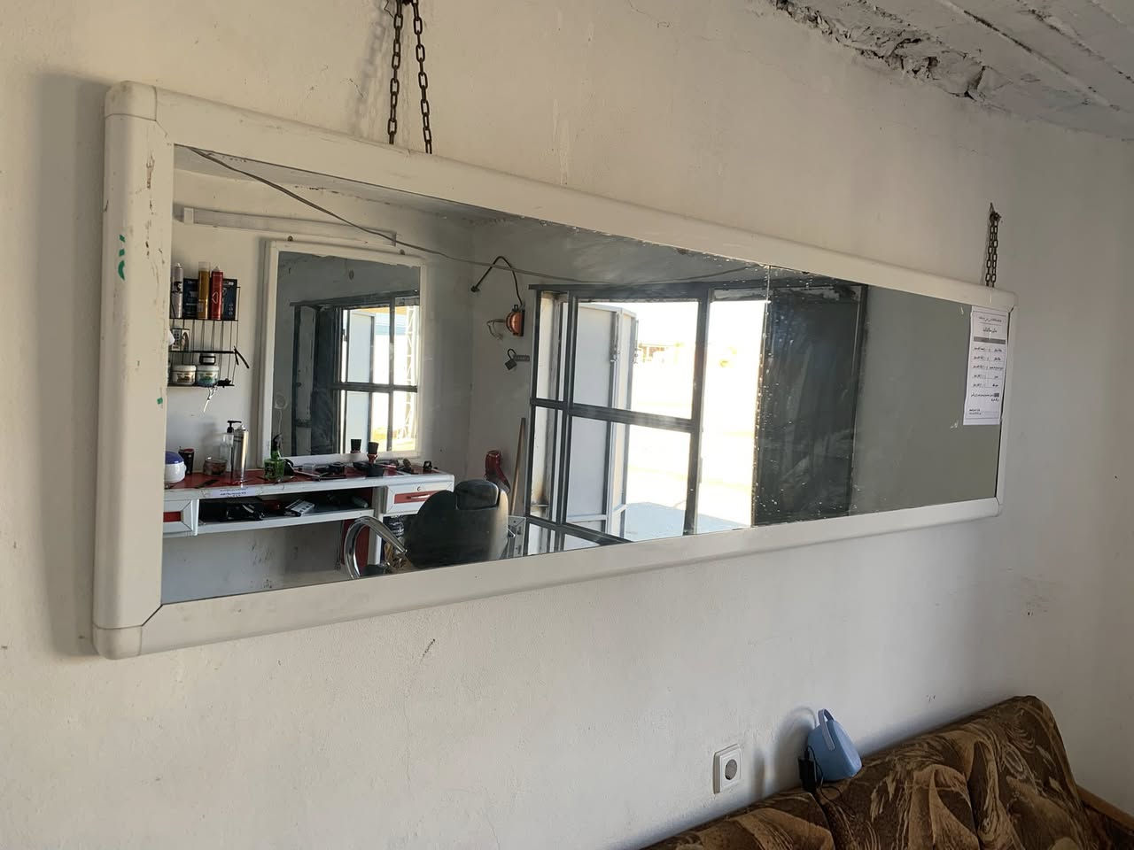 السلام عليكم 
ميز للبيع مع مرايتين اماميات والثالثه خلفيه 
العنوان :قرية شويش 
للاستفسار الاتصال على الرقم:***********
