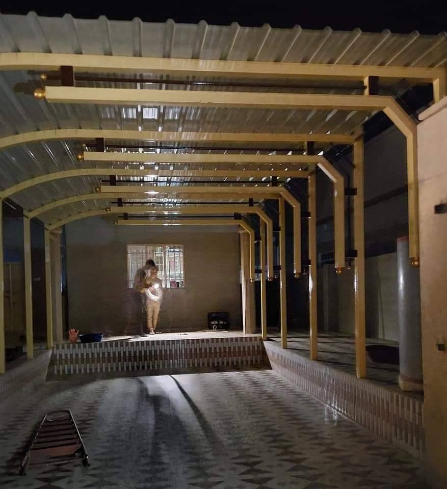 ***********
*********** 

🥰رتب بيتك واحمي بيتك🥰 من حراره الشمس والامطار

          
          ________________________
حديد ثقيل ونوعيه ممتازه 

(مواد العمل)
حديد ثقيل 2ملم

 نوعيه ممتازه 

______________________ 
مستعدون لكافة الدور السكنيه
 ودوائر الدوله والمخازن الكبيره
➖➖➖➖➖➖➖➖➖➖
موصل صناعه الكرامه جانب الايسر
***********
***********

مستعدون لعمل جميع اعمال الحداده
ابواب شبابيك كل مع يخص الحداده
