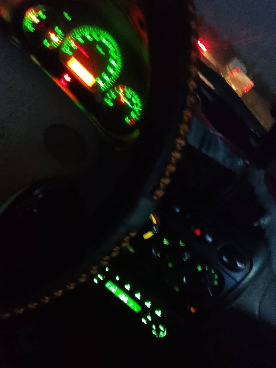 سلام عليكم كيوكيو ٢٠١٣ للبيع ماناقصها شي مكان بغداد اللطيفه السعر ٣٢ وبيها مجال حك الجيه غير متواجد ع الفيس أرقام الهاتف ***********/***********
