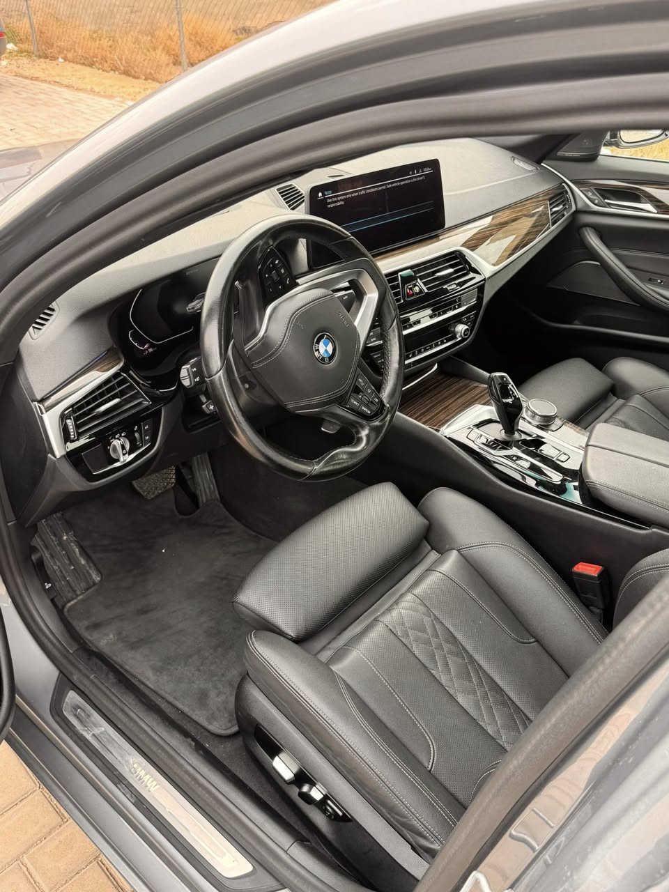 BMW 530e 2023
السلام عليكم
للبيع BMW 53Oe مواصفات
أمريكيه حادث خفيف، قطعة
واحدة صبغ وتصليح درجة
Wgl
السيارة خالية من كل العيوب وجاهزة للأستعمال بدون اي
مشاكل مع الألتزام بالصيانة
الدورية والخدمات في شركة
العروش حصرا.
مواصفات السيارة:
حساسات امامي وخلفي
دخول ذكي
هداب دسبلي
تدفئة مقاعد امامية
رادار خلفي
نقطة عميه
تنبيه الخروج عن المسار المساعدة بالبقا على المسار
نظام صوتي فاخر من هارمن
كاردن
بلكن هايبرد
مكان السيارة في حي الجهاد
والعرصات

للتواصل 
حسين
***********
