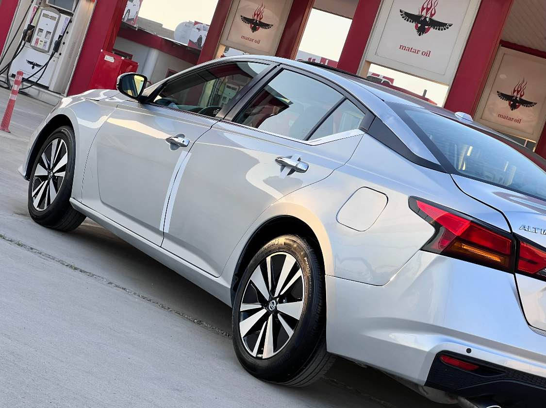 NISSAN ALTIMA SV 
✅ نوع السيارة : نيسان NISSAN
✅ اللون سلفر 
✅ الفئة : SV
✅ سنة الصنع :2022
✅ عداد المسافة : 29 ميل 
للبيع فقط بدون مراوس بدون اقساط
صبغ:.3 قطع بوند جاملغ سكن خلفي صندوق وشويه دواخل
حجم محرك (2500) 4 سلندر 
كير محرك شرط لا صرف ولا بخار مامفتوح
رقم كركوك مشروع وطني سنويه هزه كله جديد لل 2031 وبسمي 

مواصفات سياره SV PLAS
ويل كروم لايت زينون بلاد سلايد فتح بيبان صندوق بصمه تشغيل بصمه تشغيل عن بعد رادار 360 درجه اوتو بريك امامي خلفي هند بريك كهربائي تحكم ستيرن طرفين شاشه جبيره كاميره خلفيه شاشه نص دجتال كوشنات اماميه تدفئه كهربائي ونضام قياده ذاتيه وباقي مواصفات معروفه...
سياره صدر أمامي خلفي جديد كهربائيات كل شغال تبريد شغال تخم تايرات جديد 

سعر...(124$) مجال قليل 

رقم هاتف:.( *********** )
عنوان:.كركوك 📍 كركوك, العراق
