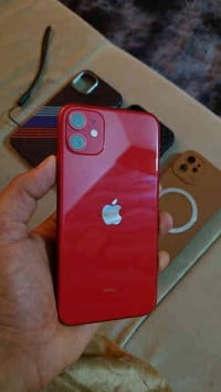 iPhone 11 (Product Red) ركز ( خطين ) وتر بروف ماملعوب بيه مال بيت  • ا...