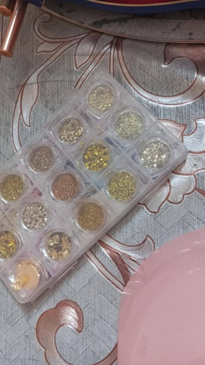 السلام عليكم اغراض اركلك كامله مع دزاينات مع ميز كامل سعر 200 بي مجال ***********.عنوان كركوك
