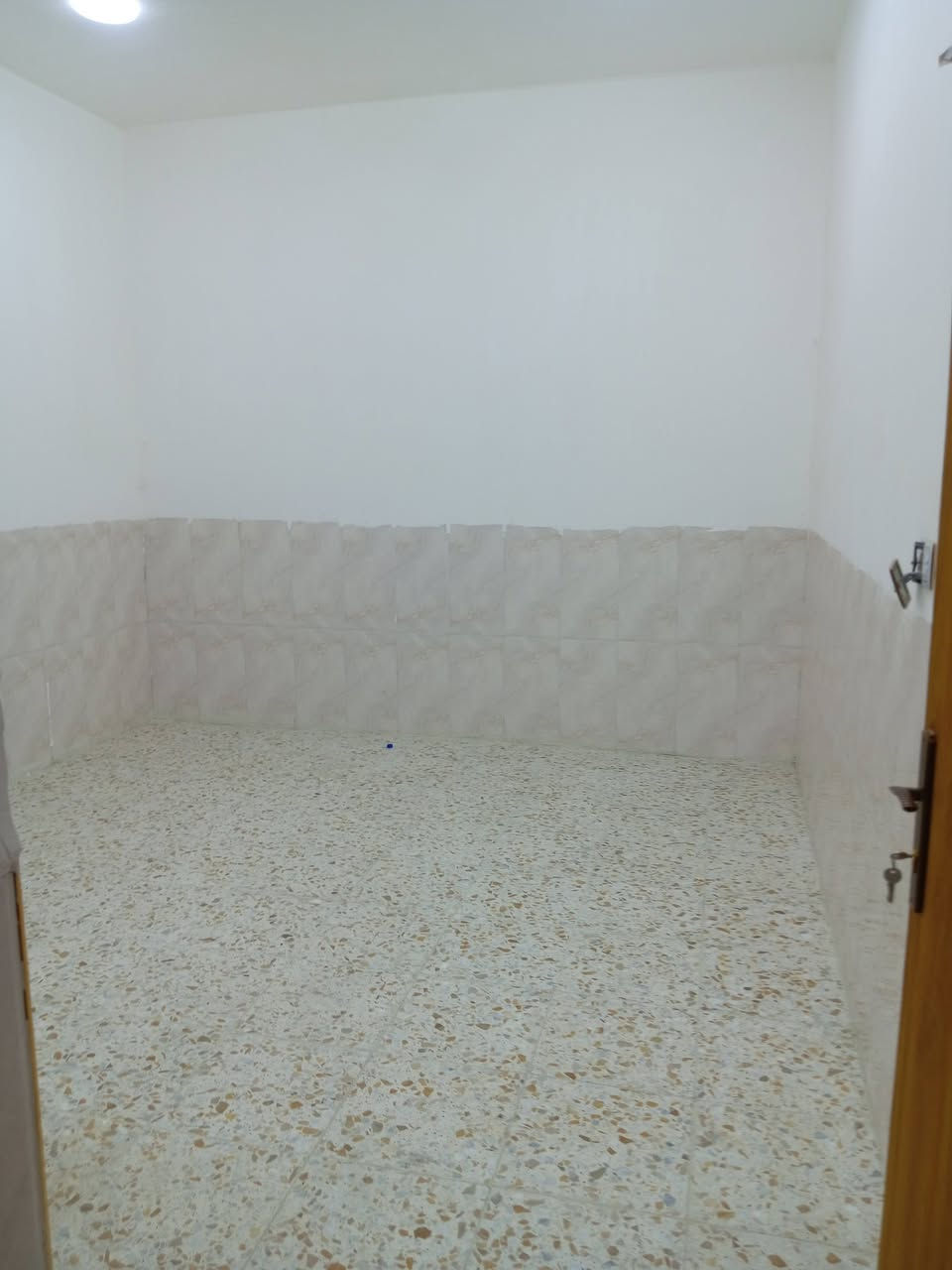 السلام عليكم بيت للبيع 100 متر واجه 4 نزال 25 بناء جديد كامل خضراء الدسيم سعر 45 بي مجال لاستفسار ع رقم *********** ملاحضه يرهم مراوس حسب ،،،،،لاتفاق
