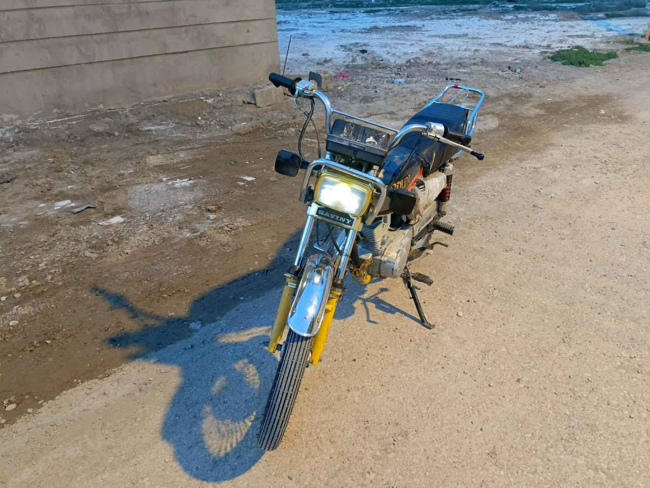 السلام عليكم دراجه تايكر للبيع موديل 20 دراجه نضيفه بدون اوراق السعر 350 وبيه مجال قليل المكان ديالى الغالبيه الشراي يتصل عل رقم ***********
