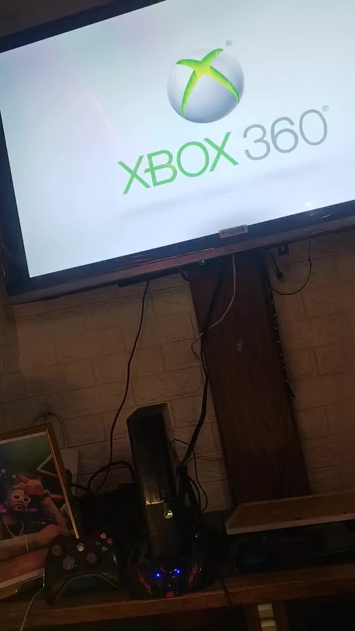 اكس بوكس360 هارد500 العاب بي ٢٠٠ او اكثر مكاني بغداد شراي يتصل *********** ويا جهاز مبرد مروحين يبردن الجهاز المو شراي لا يتصل
