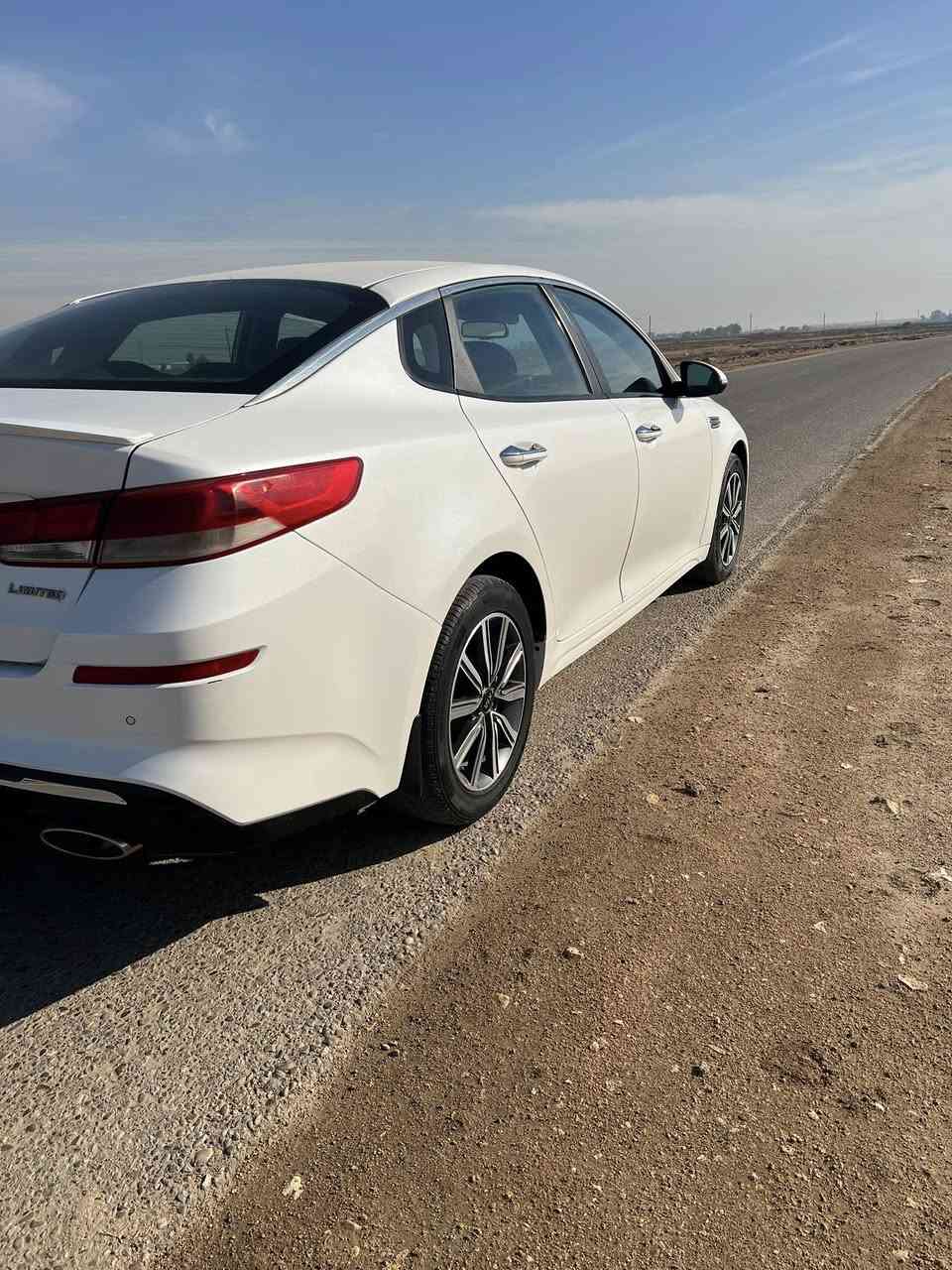 كيا وبتما خليجي موديل ٢٠ كفاله عامه من الصبغ وظربه وتبديل السياره جاهزه مكينه كير وظع شركه  مكينه ٢٤٠٠ ماشيه ٧٢ الف  رقم بغداد مكان السياره ديوانيه السعر ١٩٣ وبيه مجال ***********
