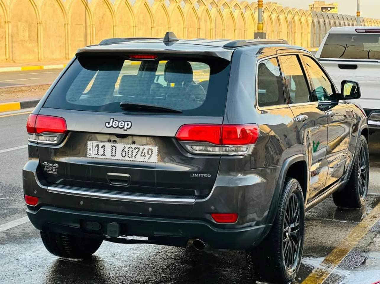 جيب شيروكي موديل 2018  ماشيه 112 حادثها بنيد فقط بدون اي دواخل (السعر 187) قابل للتفاوض 
الاستفسار ***********
صور الحادث والسونار مرفقة بالمنشور فول مواصفات ماعدا البنوراما بصمة تشغيل وبصمة ابواب كشنات جلد كهرباء شاشه كبيره حساسات خلفيه 
جنطة كهرباء شفط  فور ويل4X4 محرك 6 سلندر منافذ فولتية ومنافذ شحن ثلاث وضعيات قيادة تحكم ستيرن أشاير بالمري ويل كب كروم داخل صاج نقاط عمياء السيارة ماشية 112 فقط كلش جديدة وجاهزة من كلشي مكينه وكير وحداديه وتبريد مكفولات مكان السيارة كربلاء المقدسة :لو تلحك لو لا بغداد, العراق
