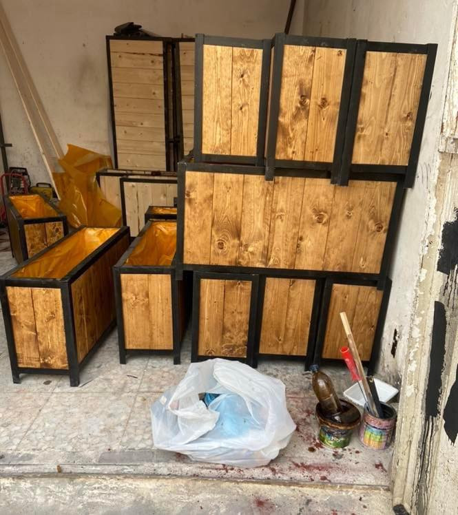 دارك لاعمال الحداده
سنادين خشب +حديد 
يتم التغليف من الداخل لايلون زراعي 
وطلاء الخشب ومعالجة ليناسب اجواء العراق 
يمكن استخدام زرع طبيعي او صناعي
القياسات تفصال حسب الطلب 
تستخدم في المطاعم والكافيهات والحدائق وداخل وخارج المنزل 
للستفسار مراسلة الصفحه او الاتصال على الرقم ***********
