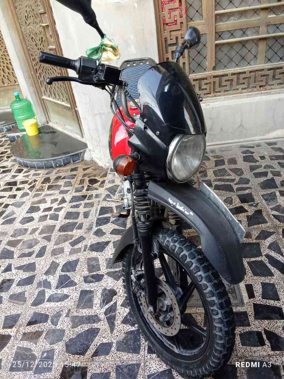 السلام عليكم دراجه بوكسر 2022بشهر 11شكل 23مرقمه رقم بغداد بسمي دراجه نضيفه مثل ما موضح بل صوره الدراجه خير من الله عنوان بغداد البلديات  شارع المصرف *********** تصل وتدلل متواجد واتساب ورصيد
