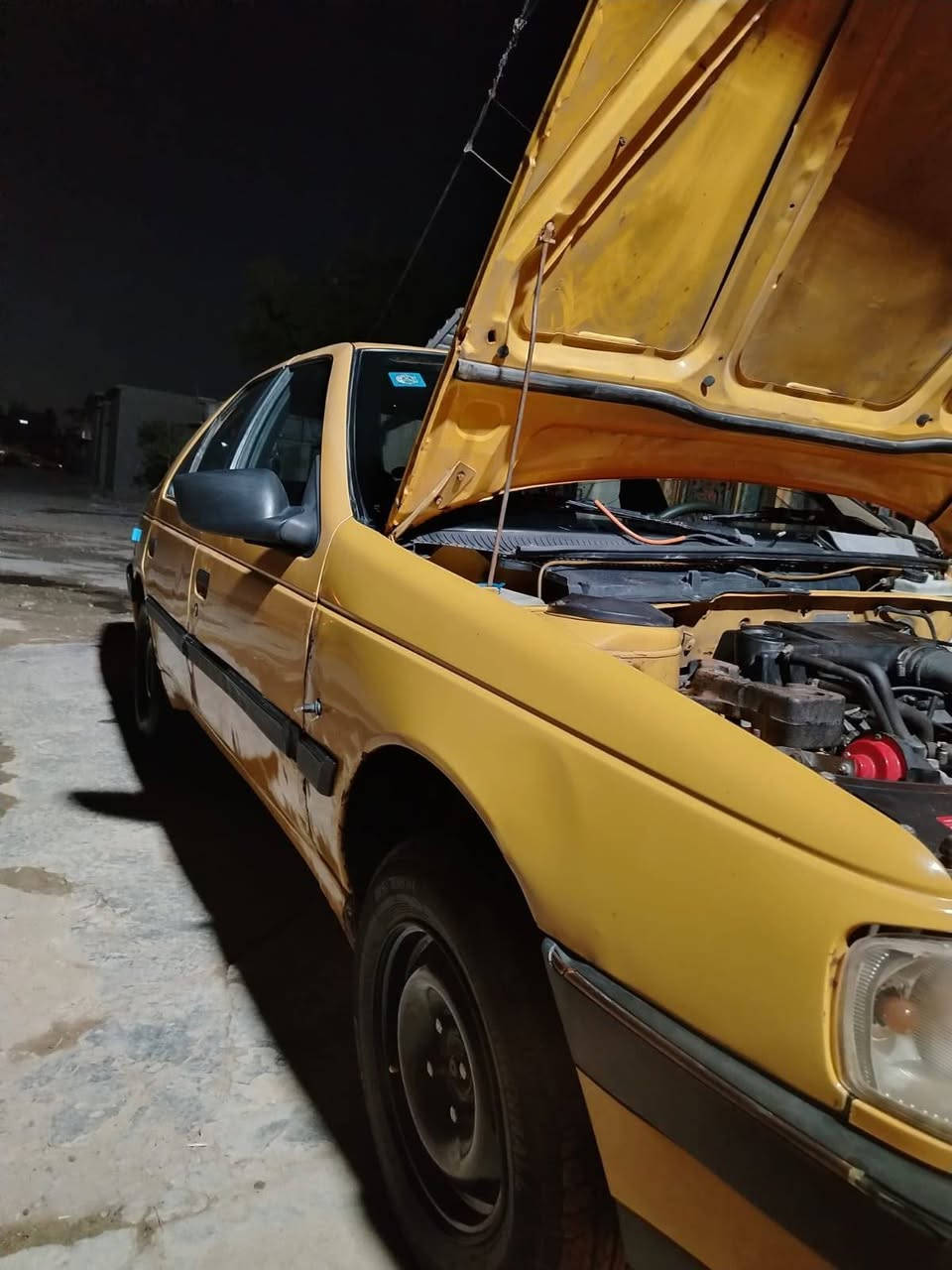 لبيع بيجو 405
مديل 12 هيه وغرامات كله علي 
كير مكينه خير من الله 
بس تبريد هوه يستغل كلشي مابي بس فجئة ضل بس فان ما يبرد شغله كهربائيه 
سياره نصبتهه حلوه
كهربائيات كله شغاله 
كم شغلات جديده شادله 
عينه وصينه وباتري 
وسياره كدامك وشوفهه
عارضه ب 28وبيه مجال قليل 
رقم ***********واتساب
