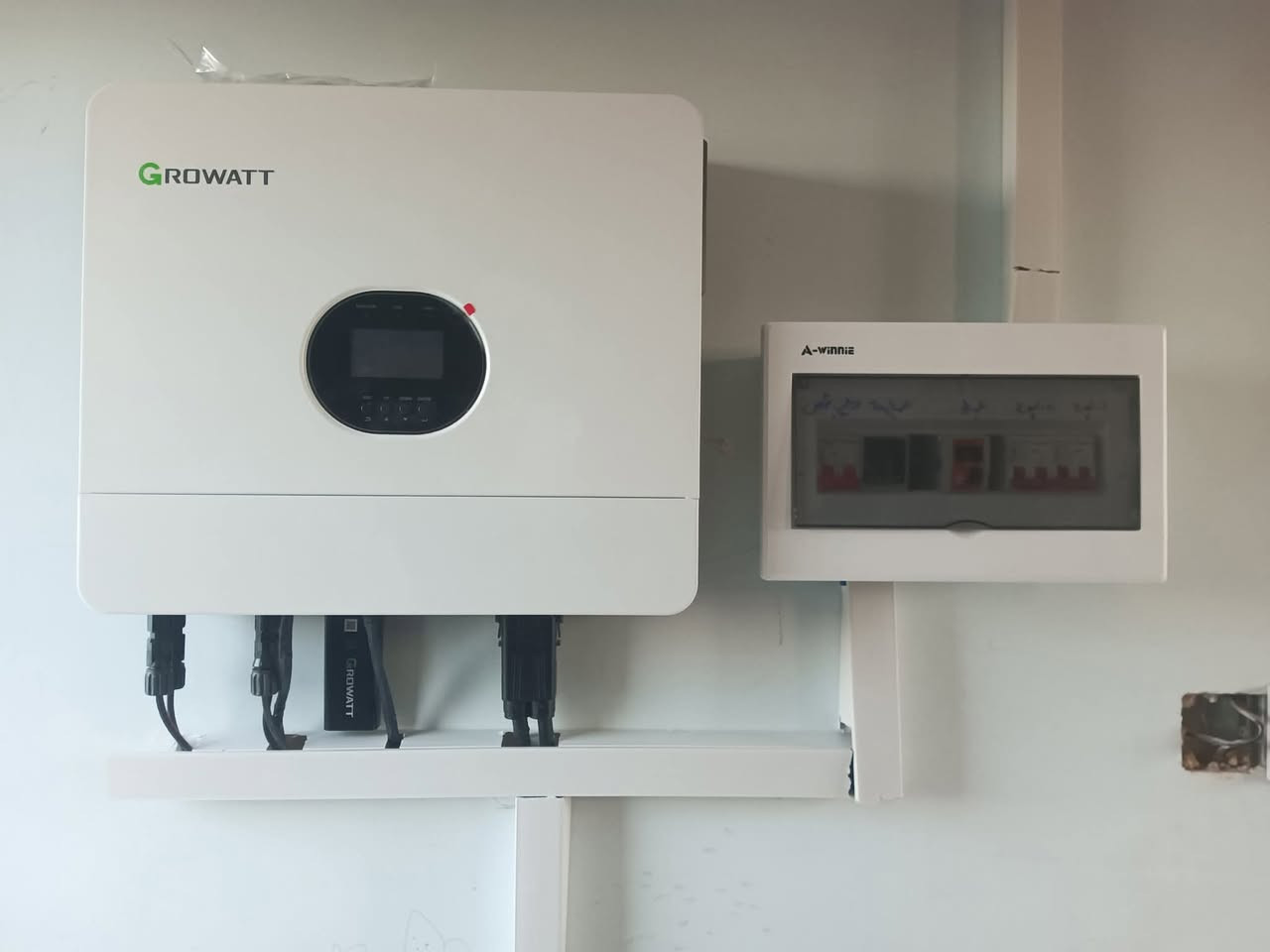 من عروض شركة الحجاب للطاقة الشمسية
✅🌟تم تنصيبها للأخ (محسن عبيد ابو مصطفى) في الشرقاط اسديرة وسطى📍 

              ⚡بقدرة ⚡

20-امبير نهاري ☀️
17_ امبير ليلي 🌙

✅ تظمنت المنظومة الشمسية 🔆
 
10_ألواح من شركة لونجي 620 واط 
 بقدرة توليد ⚡(2.5امبير) (مؤسسة)   
 بظمان ١٥ سنة ✅
 
2_ بطارية ليثيوم من شركة (Svolt) 17 كيلو واط بقدرة توليد⚡17 امبير لمدة 5 ساعات ⏱️ 🛑 
بظمان 5 سنوات ✅

3 _انفيرتر من شركة (كرواط) 🟢
بظمان 1 سنة✅ جناحين 

☀️نقدملك هذة المنظومة مع صيانة 🛠️مجانية لمدة سنة
وظمانات حقيقية واستبدال اي عنصر تالف 👍

________________________________________
_________________________________________

🔴نعمل ليلا 🌙 مع نهار،☀️

✅غايتنا أرظاء زبائننا  الكرام ومواعيدنا معهم ⚡✅

🎉حياكم الله في شركة الحجاب للطاقة الشمسية 🎉

الهاتف للأستفسار
 
*********** الاستاذ فرحان

العنوان_الشرقاط_اسديرة_الفياض
