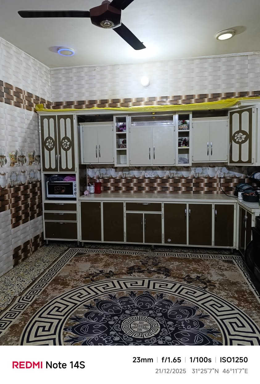 بيت للبيع مساحة 200 /م في الفتاحية شارع مركز شرطة الفتاحية السايديين فرع صالون صفاء طابقين الطابق الاول غرفتين نوم صالة كبيرة حمام داخلي مطبخ استقبال كبيرة صحيات خارجية الطابق الثاني غرفة +صالة +مطبخ +صحيات للاستفسار اكثر اتصل على الرقم ***********
