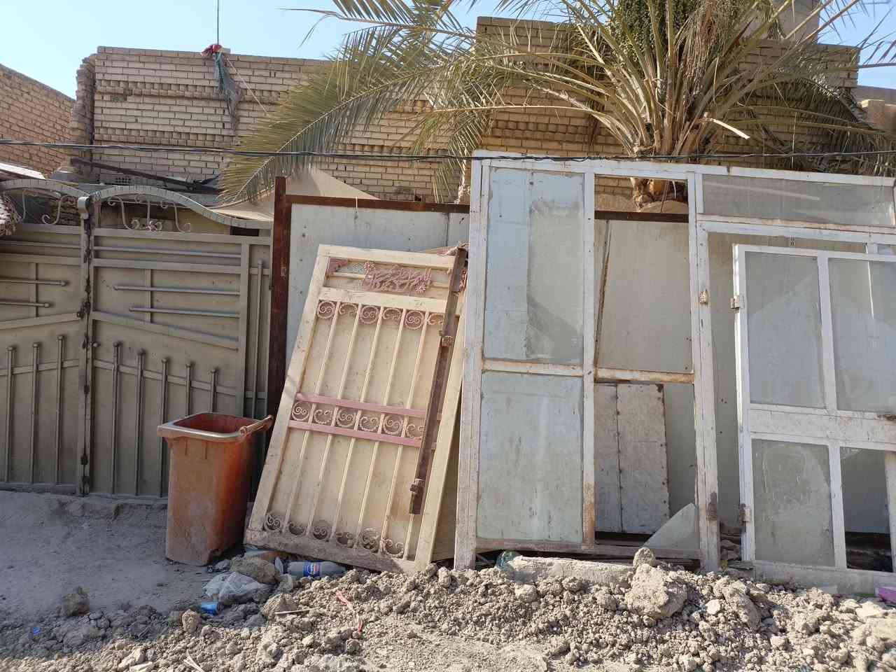 و السلام عليكم جام خانه اللبيع الارتفاع 3متر والعرض 3ونص متر +باب 3طلاگه اللبيع الاستفسار الاتصال ع الرقم *********** العنوان بابل المركز قرب مستشفى التركي
