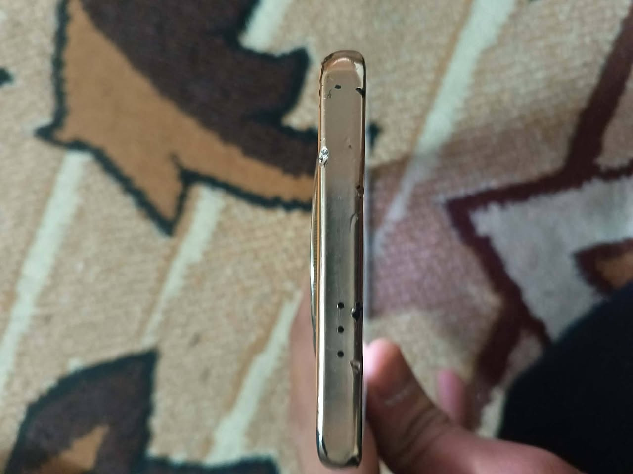 هونر إكس 9 سي (HONOR X9c). 
الكاميرا: خلفية بدقة 108 ميجابكسل.
البطارية: سعة كبيرة تبلغ 6600 مللي أمبير.
الشاشة: من نوع AMOLED بحجم 6.78 بوصة ومعدل تحديث 120 هرتز.
الذاكرة: يتوفر بذاكرة تخزين 256 جيجابايت وذاكرة عشوائية (RAM) 12 جيجابايت.جهاز مامفتوح شرط بس شويه مضرب من الوكعات بل صفحه. الشراي يتصل ***********
