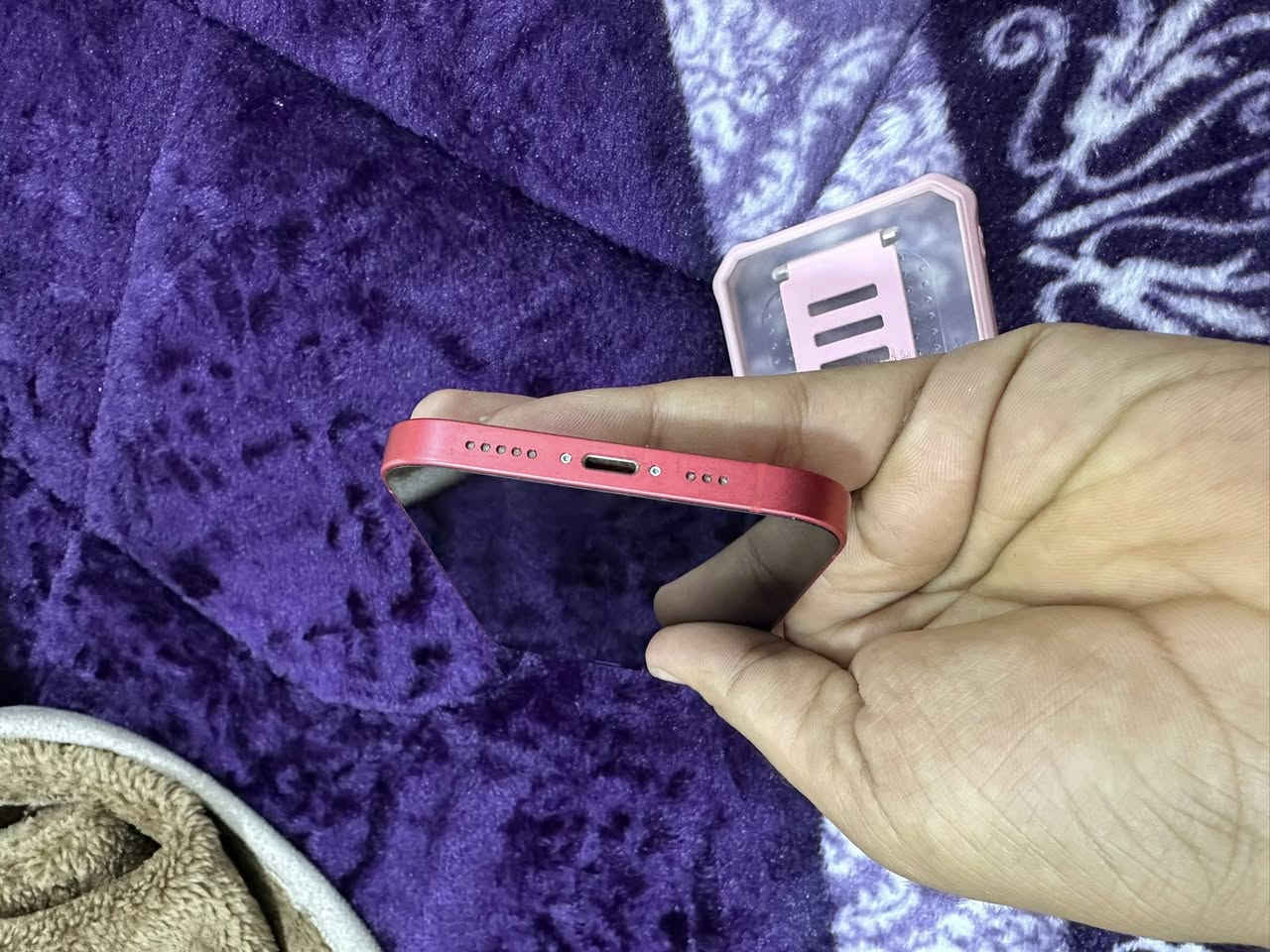 12 مني مكفول كفاله عامه ذاكره 128 بطاريه 92 من دون  ملحقات سعره 325 مجال جدا قليل عنواني البصرة ***********
