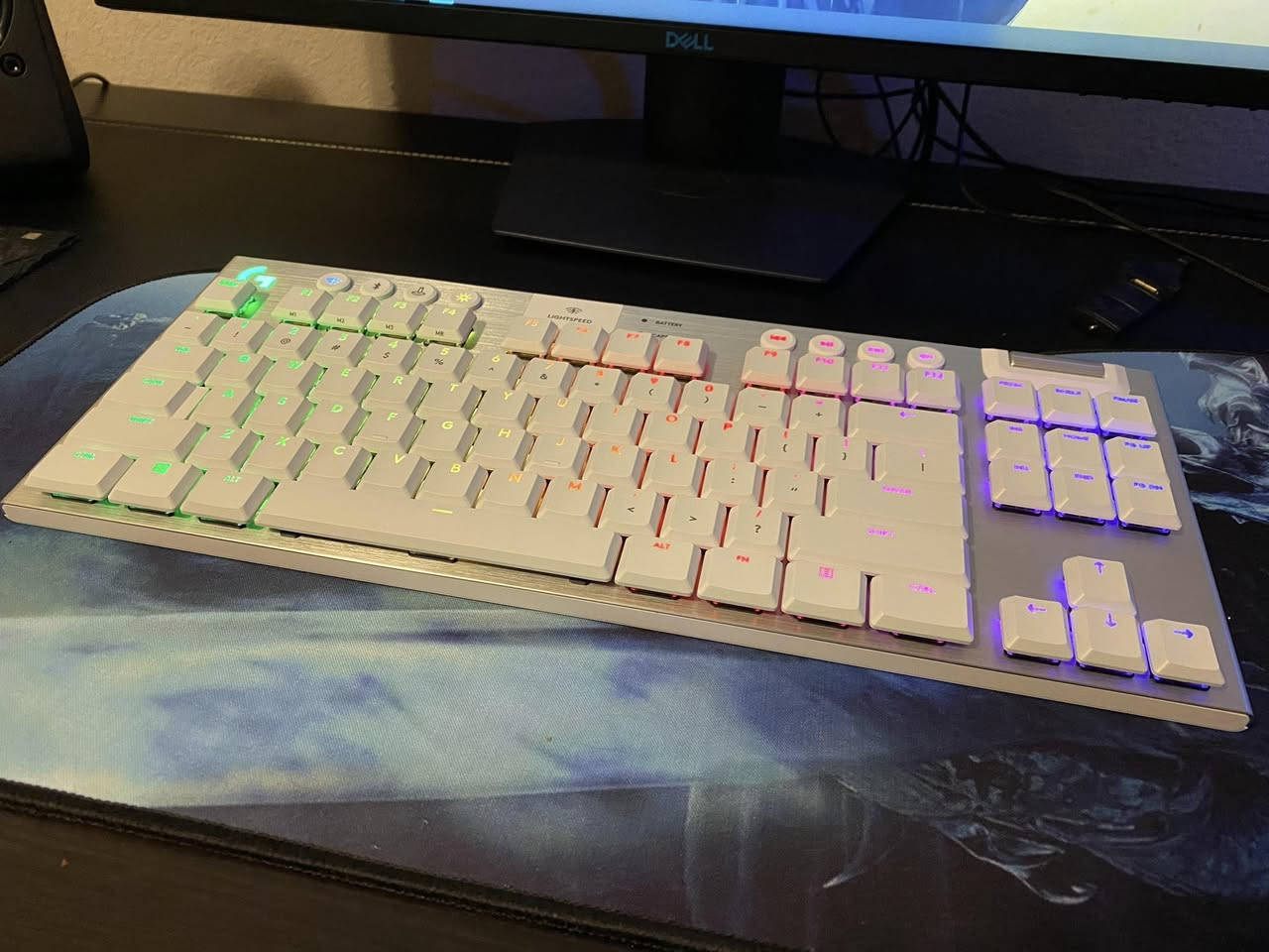 عيدكم مبارك حبايب ينعاد عليكم بالصحة و السلامة ان شاء الله
للبيع كيبورد logitech g915 tkl white 

اخو الجديد استخدام كم شهر 

بالنايلون مالته نظافة ١٠٠/١٠٠ 

سعر الجديد بالنبع ٢٦٠ 

حط سعرك و اني اطبلك


**إذا كنت صاحب هذا الإعلان وتريد حذفه لأي سبب، رجاءا أرسل رسالة إلى الدعم الفني**