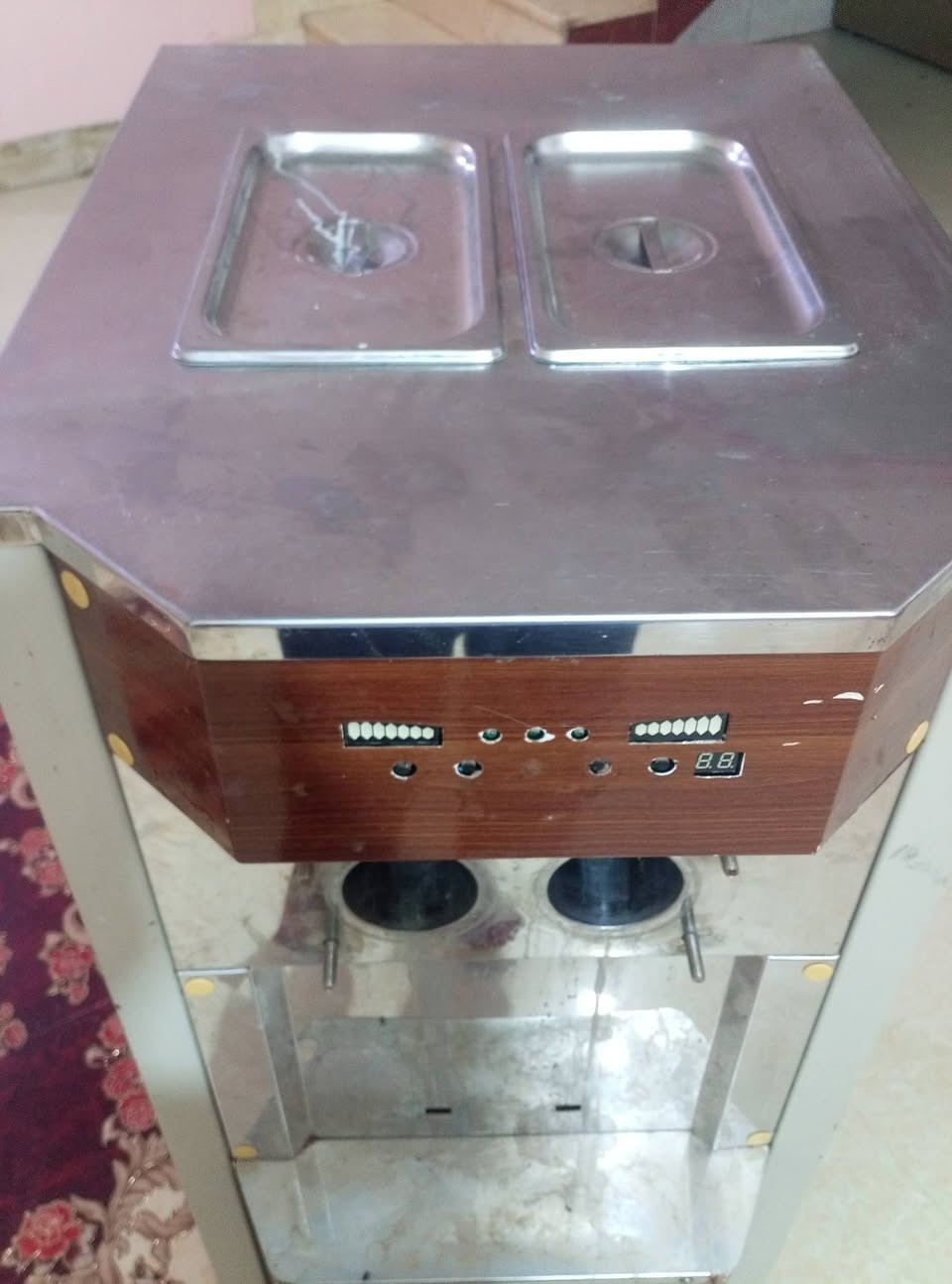 مكينه ايسكريم للبيع المكان رمادي ناحيه الوفاء التواصل ***********
