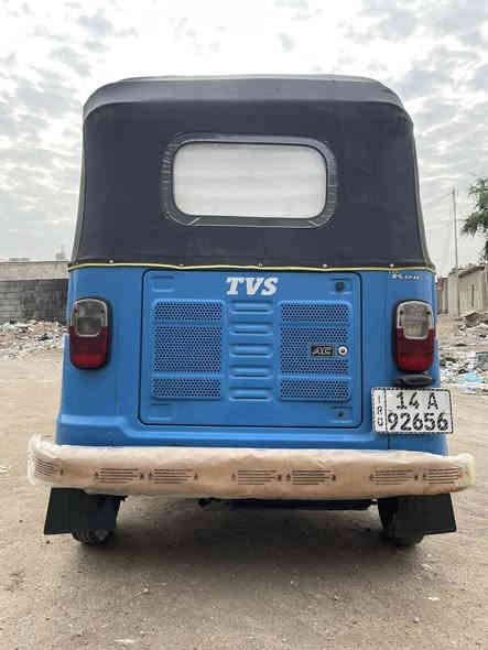 السلام عليكم TVS موديل ٢٢ شهر ٤ رقم وسنويه باسم الشركه مكينه مجفته تجفيت شركه السعر ٦ و ٨٠٠ 
رقمي ***********
رجاءً المو شراي لا يتصل 
عنواني دور شرطه
