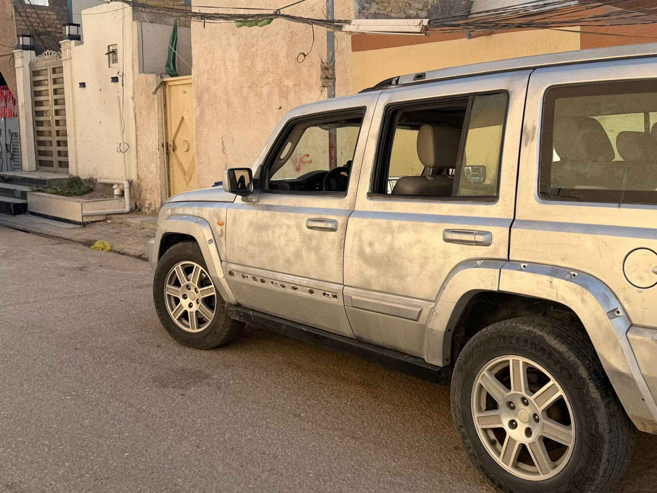 جيب كوماندر ميكنه 5700 هيمي 8  كصه جنطه سياره حلوه سعره 40 وبيه مجال *********** مرتبه وحلوه مكانه نجف
