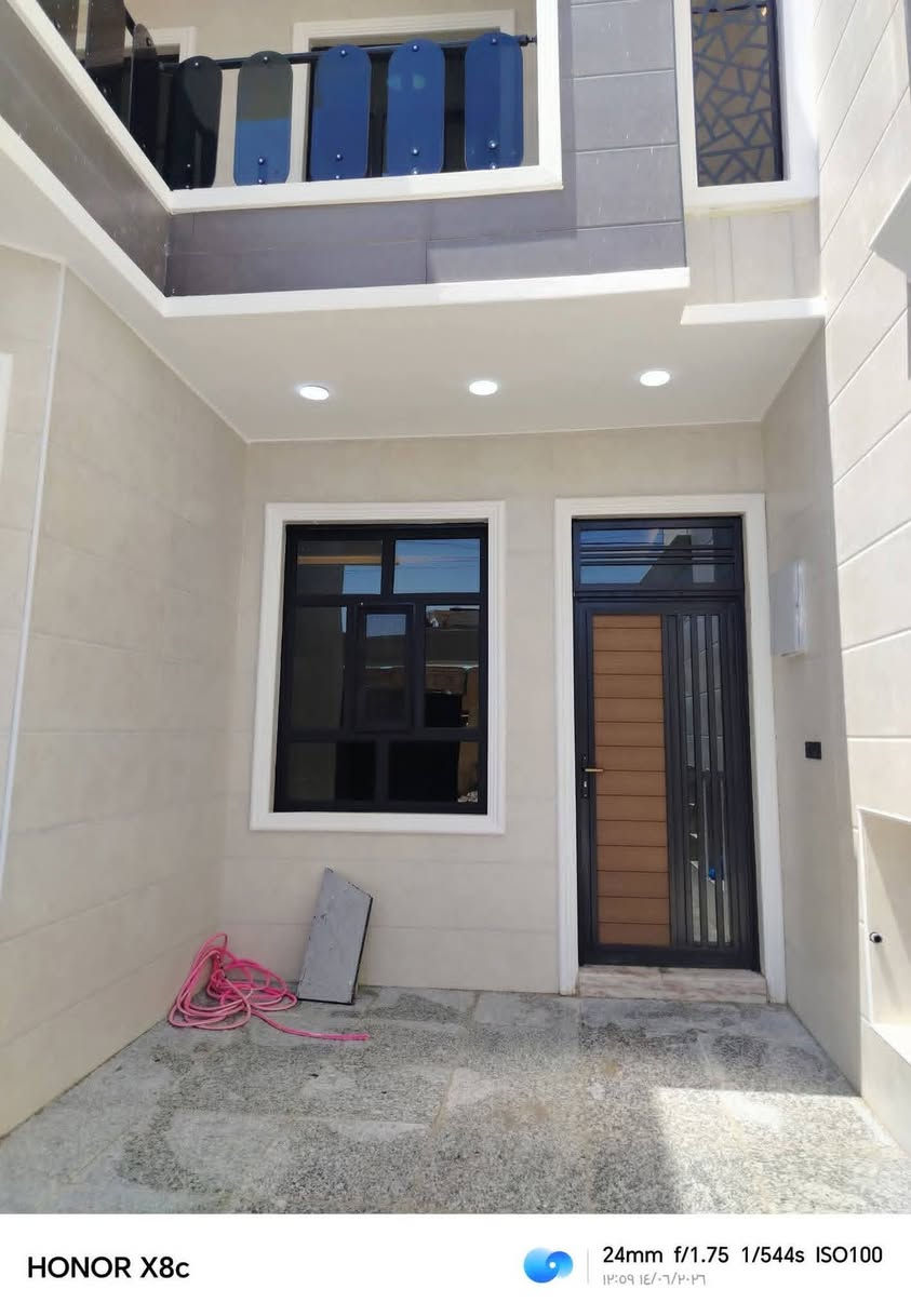 للبيع دار سكني مميز – حي سومر الأولى

📍 الموقع: حي سومر الأولى، قرب مستشفى الأسنان، مقابل ثانوية القدس.

🔹 المساحة: 200 م² 🔹 البناء: حديث درجة أولى 🔹 الشارع: 15 متر 🔹 الدار توّاً مكمل البناء وجاهز للسكن

مواصفات الدار: ✅ 6 غرف نوم
✅ صالتان واسعـتان
✅ غرفة استقبال
✅ مطبخ
✅ مجموعة صحيات
✅ تشطيب حديث ومواصفات ممتازة

✨ دار حديثة البناء بموقع مميز وقريب من جميع الخدمات، مناسبة للعوائل الباحثة عن الراحة والمساحة الواسعة

📞 للاستفسار والتواصل :***********
