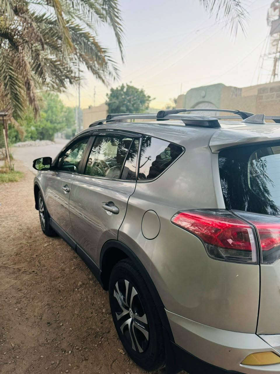 راف فور موديل ١٨ وارد أمريكي  مواصفات LE ضرر خلفي محرك ٢٥٠٠ فور ويل السيارة احله من الصور و على ايد وحده 
للاستفسار ***********

