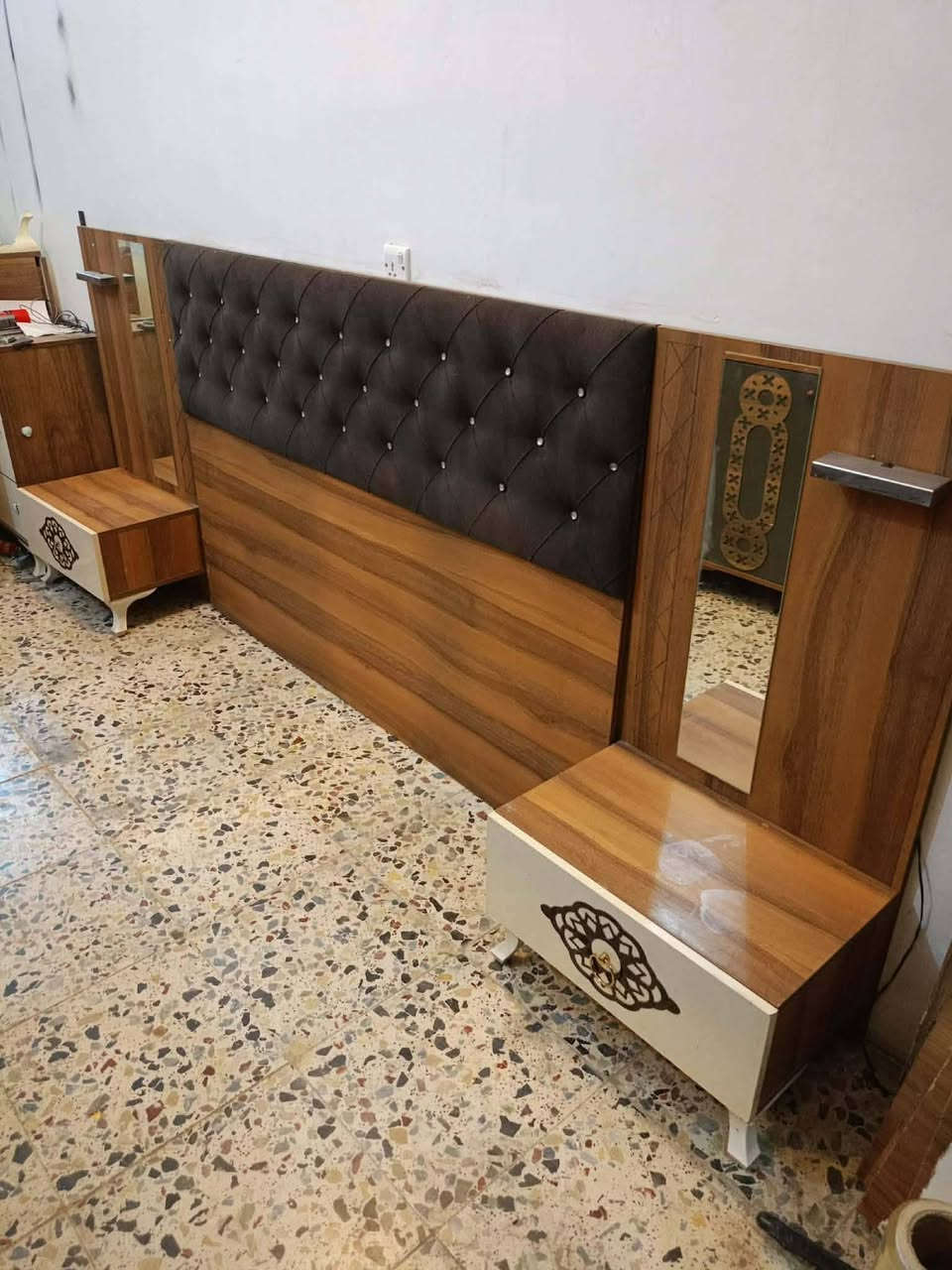 غرفه مستخدم فول نضافه بس 400مع شد ونقل للحجز اخذ سكرين وتفضل واتساب ***********

