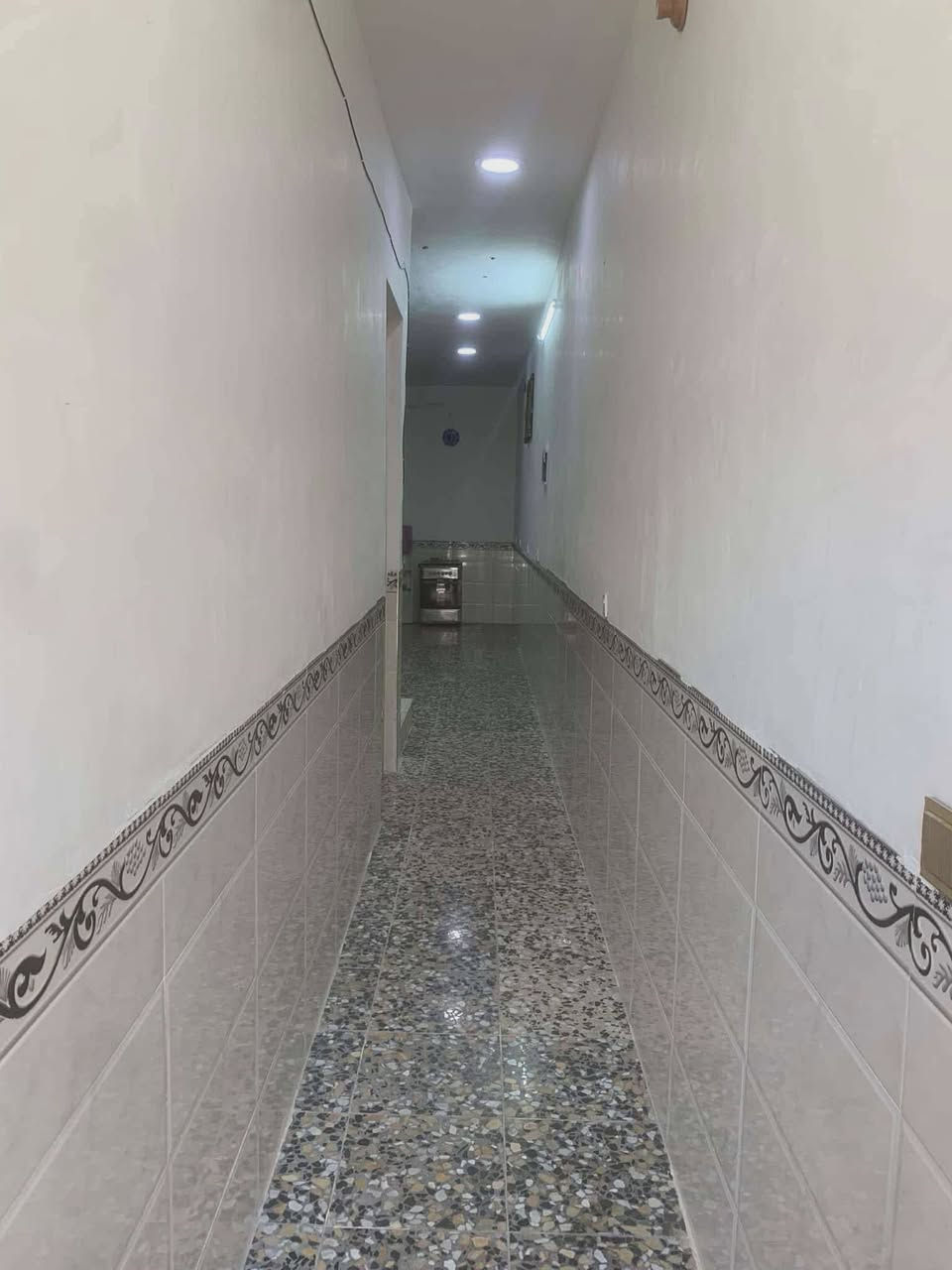 سلام عليكم توفر عندي بيت 🏠زراعي مساحه البيت 125متر طابقين ---جبها5.---- نزال 25 --بناء🏠 حديث منطقه كامله خدمات مجاري تبريد مي كهرباء طابق أول كامل طابق ثاني🏠 يحتاج شغل  ملحضات بسيطه موقع البيت البلديات الضباط الثانيه خلف الصحفيين منطقه حي الامير اقرب نقطة🗺️ داله مدرسه زين القوس و مدرسه ابن خلدون الاستفسار اكثر☎️واتساب ماسنجر .. ***********-- حسن للعقار
