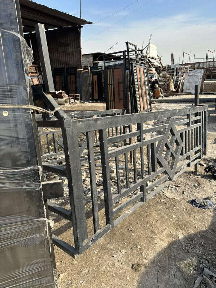 محجر كيا حمل مال فنتيره قماره وربع 7جنكال ثقيل هوك جنل العنوان بغداد مدينة الصدر نهاية شارع الفلاح كلفني 350 واريده ب300.. ***********
