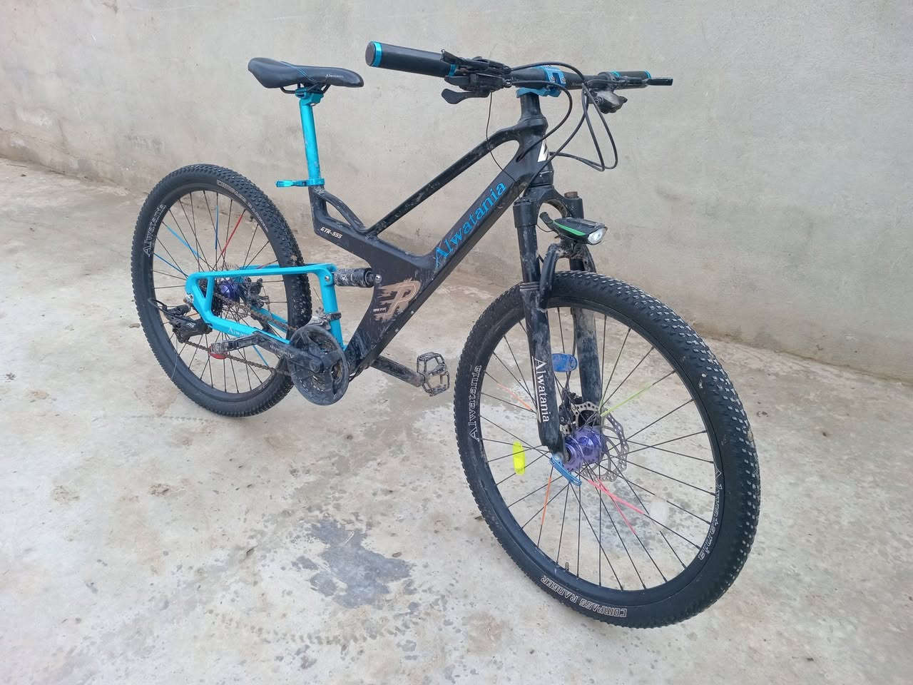 اسلام عليكم 
للبيع بايسكل كلشي كامل بي جديد تأتيرات جدد استوبات كامل كير مكينا شغال 
مكاني موصل جانب الايمن شراي يخابرني تدلل 
***********
***********
