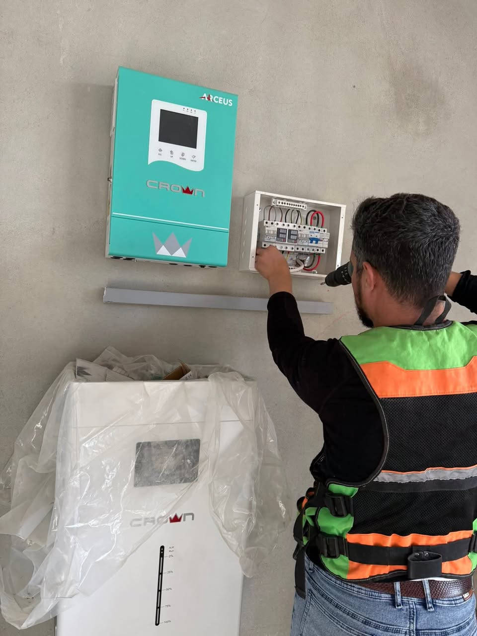 (#المصداقيه_اساس_النجاح)
الاخوة للطاقة الشمسية المتجددة بكوالتي ومواد عالية الجودة  _اخـــتـــيارك_الأمـــــثل

🔥#نصب منظومتك وارتاح واستمتع بكهرباء 24 ساعة بدون انقطاع.

#لسنا _الوحيدون_لكننا_الافضل♥️🥰🌹

🔥تم بحمد الله تنصيب منضومة طاقة شمسية 
للأخ صالح السالم ابو سالم 

#موصل_جليوخان 

10 أمبير ليلي 10 أمبير نهاري 

1-بطاريات كراون 11.7kw ضمان 7 سنوات استبدال

2-انفيرتر كراون .craown 6.5kw #ضمان5سنوات 

3-الواح شمسية  سعة 615 واط وجهين بازبار16( جنكو) نوع N- type  #ضمان_15سنه_وتشغيل_30_سنه

 

🔆كادر مختص م̷ـــِْن المهنديسن بافضل وادق الاجهزة كراون crwon
__________&__&&&_______

✅بامكانك تشغيل اجهزة التبريد 
✅فولتية ثابتة ٢٣٠ فولت 
✅كهرباء مستمرة بدون انقطاع 
✅تشغيل تلقائي عند انقطاع الكهرباء

المكونات 👇
⭐️قواعد حديد مغلون 
⭐️اسلاك خاصة بالتيار المستمر DC 
⭐️اسلاك خاصة بالتيار المستمر DC
⭐️قواطع خاصة بالتيار المستمر DC 
⭐️توصيلات MC4 
⭐️اجهزة الحماية
ــــــــــــــــــــــــــــــــــــــ
علمآ شركتنا تعمل في جميع المحافظات 
ضمانات حقيقية 
صيانة مجانية 
#للتواصل والاستفسار اكثر يرجى الاتصال عبر الارقام التالية

 0770 888 4656

‏‪0772 348 4841‬‏ 

‏‪0750 888 6734‬‏

#الوا  #بطاريات #انفيرتر #العراق #موصل #كوير #مخمور 
#بغداد #كركوك #الحويجة #الشرقاط #قراج #تلعفر #ربيعة
#ناحية_العباسي #الشورة #حمام_العليل #خبات #اسكي_موصل #كلك #كركوك #حي_النصر #ناحية_الشوره #ملا_عمر#وردك
