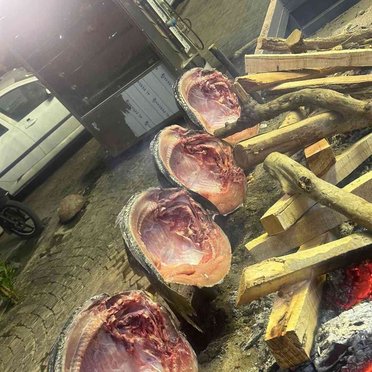 مطعم وكافيه سمرقند سمك مسكوف بغدادي دجاج شوي مطبك سمك اجنحه العنوان شارع الصب مقابل قريه الغدير عامود 268 التوصيل مجانا للحجز والتوصيل *********** /***********
