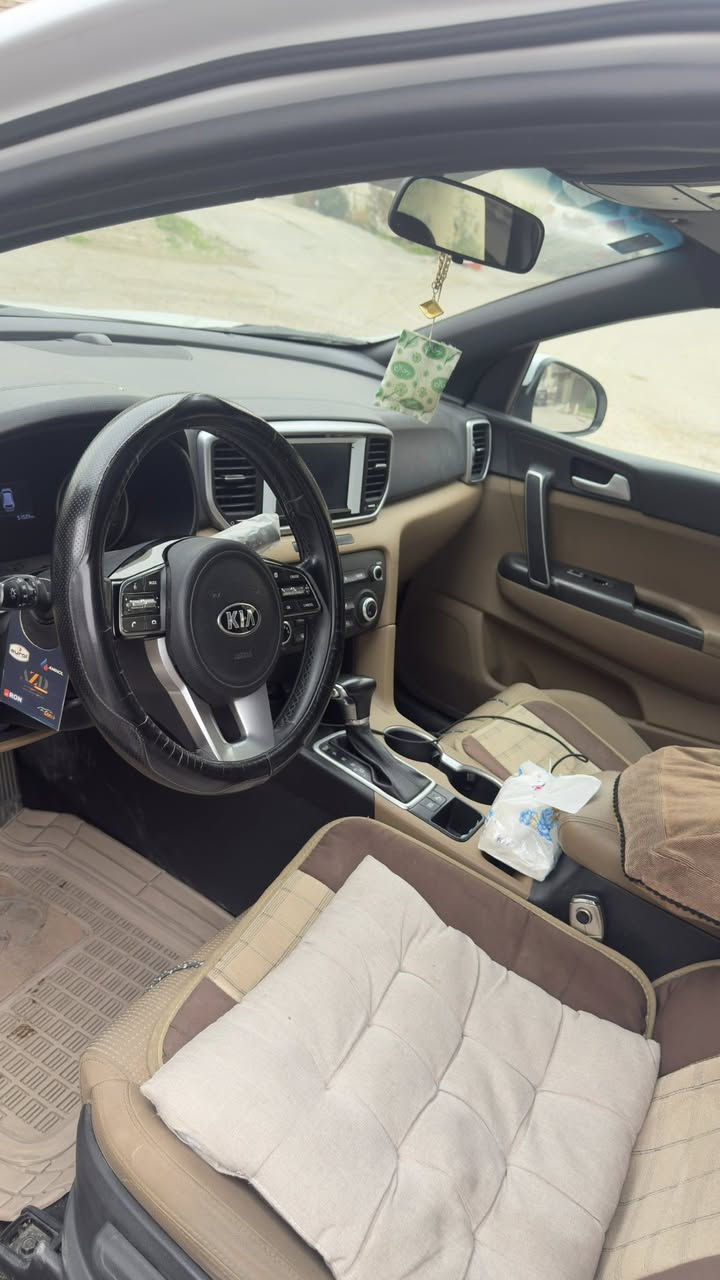 كيا سبورتج للبيع 
خليجي موديل 21
مري شفط شاشه اصليه 
بسمي رقم بغداد 
السياره متجايه بيها حادث 
مكاني حي الجامعه 
السعر 175 وبيها مجال 
***********
