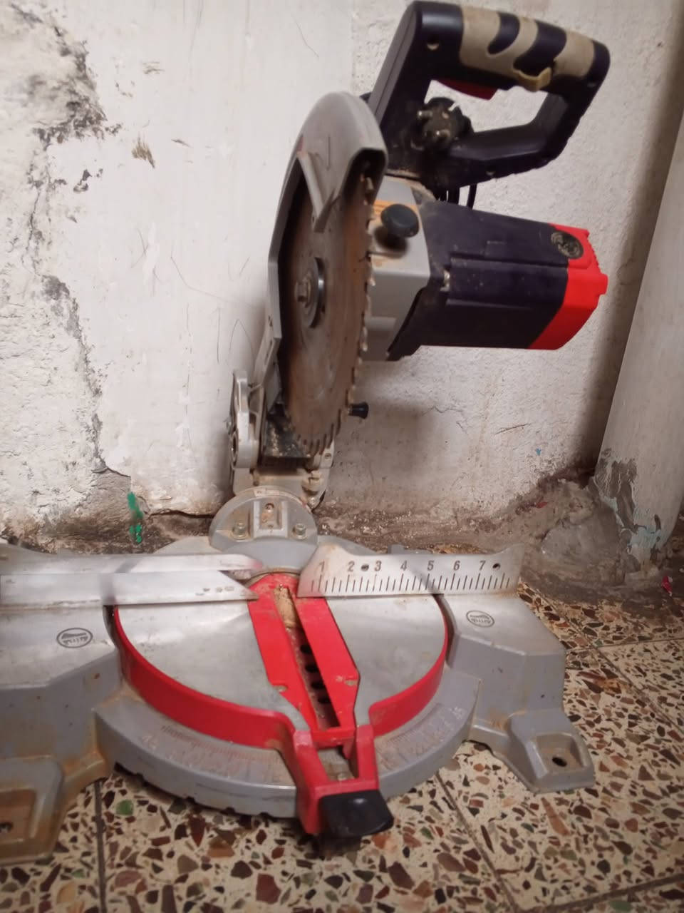 السلام عليكم كتر منشار اخو الجديد الحجم الكبير سعره ٧٥قفل المكان جميلة ***********
