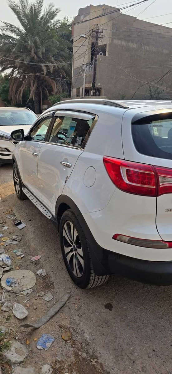 السلام عليكم 
كيا سبورتج للبيع 
*موديل 2013 
*ماشية 106الف كيلومتر
*حساسات خلفية 
*كامرة خلفية
*تحكمات ستيرن 
*سايد بريك بالرجل
*مري شفط 
*لد امامي نهاري 
*السيارة رقم اربيل الانكليزي باسمي 
سنويتها الى 2030 والهزة والفحص المروري الى 2026 
*السيارة جاهزة من كلشي عليها ادامة كاملة وتخم تاير جديد 
*السيارة بيها شبر بالجاملغ الامامي جهة السايق صبغ فقط 
*السعر 142 ورقة 
*مكان السيارة بغداد / الكاظمية المقدسة 
***********
