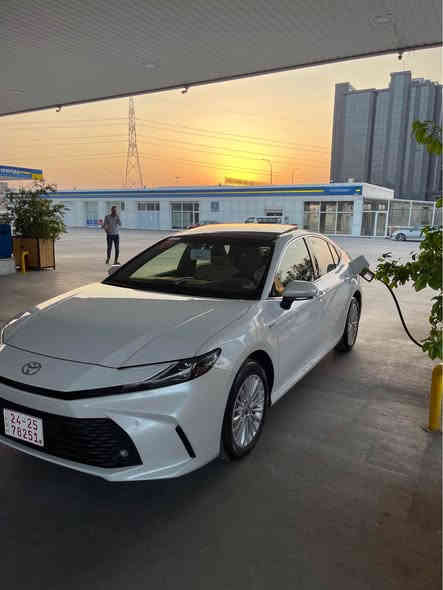 كامري هايبرد شركة ساز صفر كيلومتر سقف بانورما حساسات امامية وخلفية ورادار امامي وخلفي مرايا كهرب تشغيل عن بعد. 2025. HEV. SAS السعر30.300$ يعني 3دفاتر و3ورقات السياره 0km
 واتساب*********** أربيل
