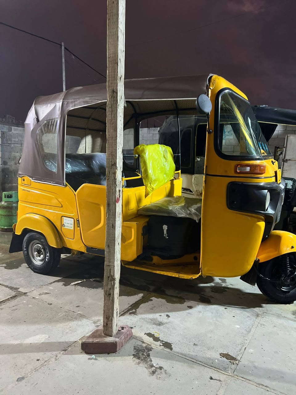تكتك للبيع لبصره حي شرطه
باجاج 22 وراق سحب سعر 4750 وبيه مجال 
***********
