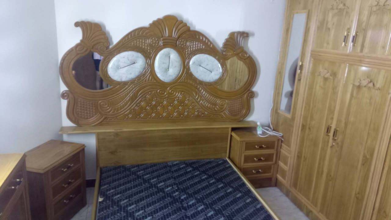 السلام عليكم توفرت غرفة نوم شغل عراقي جديدة استعمالهة شهر واحد متكونه من 8قطع السعر خاص او اتصل ع هاذ الرقم *********** عنوان بغداد الهياكل  الغزالية
