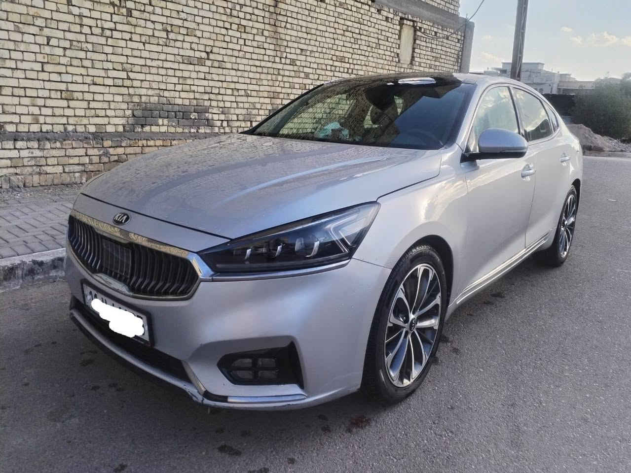 مستعجل على البيع فول الفول
مواصفات خاصة مراوس حسب القناعة
كيا كادنزا
موديل 2018 وارد امريكي
ضرر 3قطع بدون دواخل والبنيد نفسه مامبدل
حادث جدا خفيف
فول مواصفات :-  ✅✅
فول ومكفول من الضربه القويه
مكينه 6 سلندر. اقتصاديه 4انضمه للبانزين
 سبورت واسمارت وايكو
بصمه تشغيل
بصمه أبواب
تبريد أمامي خلفي
تحكم ستيرن
شاشه كامره خلفيه مرايات شفط
حساسات خلفيه
داخل جل
مقاعد كهرباء ٢
ترحيب عن بعد
كشنات تدفئة تبريد
كشنات خزن ميموري
رادار. تحديد مسار
قياده ذاتيه دشبول صاج ملكي
مثبت سرعه
مانع انزلاق
بانورما سماعات سوني
رقم بغداد الجديد             مكان السياره البصره المدينه الرياضيه 
السعر 144 ورقه وبيهه مجال للطيبين 
للاستفسار الاتصال 
***********
