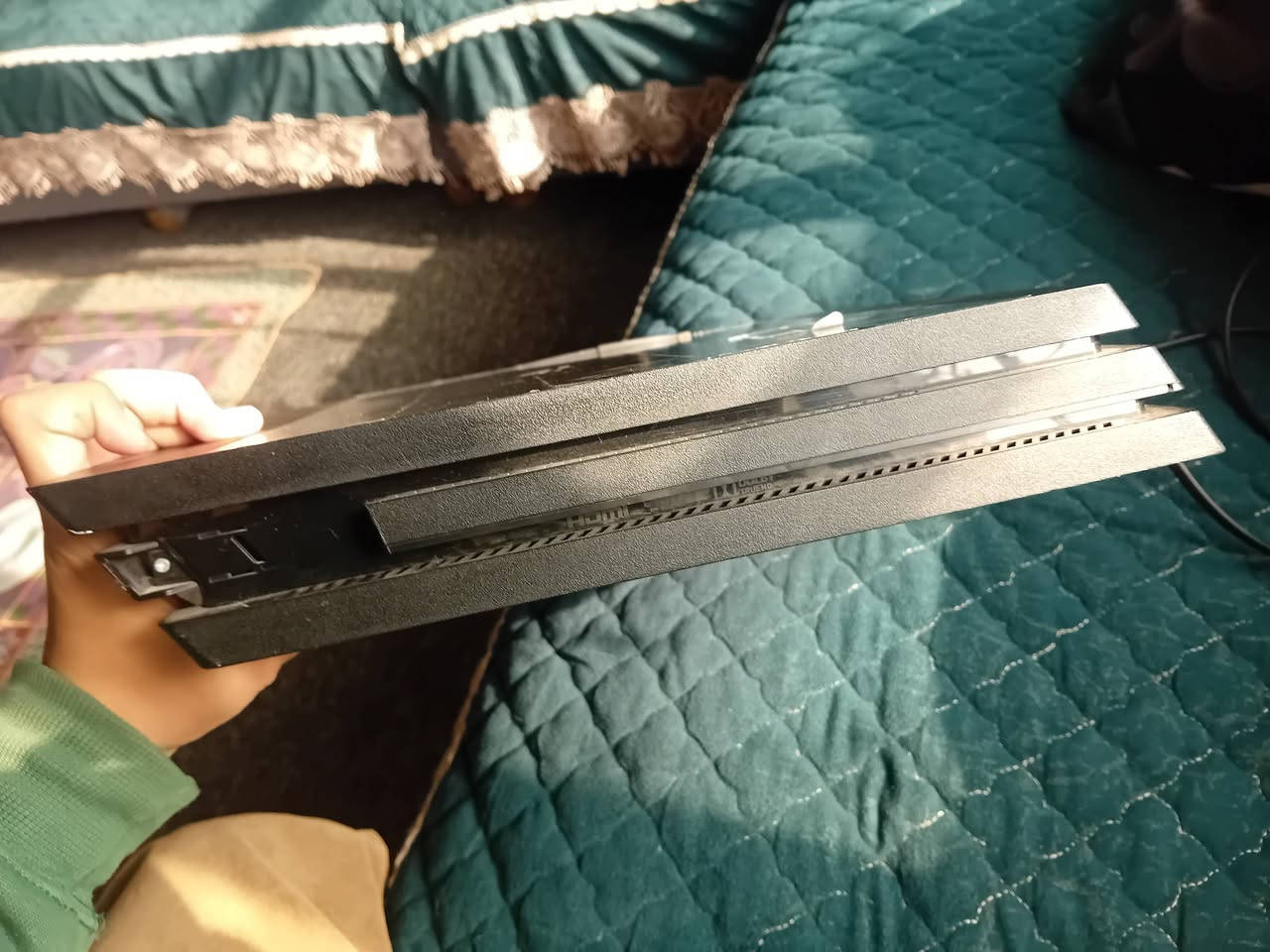 سلام عليكم  بلي فور برو مهكر مامفتوح السعر ٢٧٥ الف وياه ٣ يدات اصليات***********
