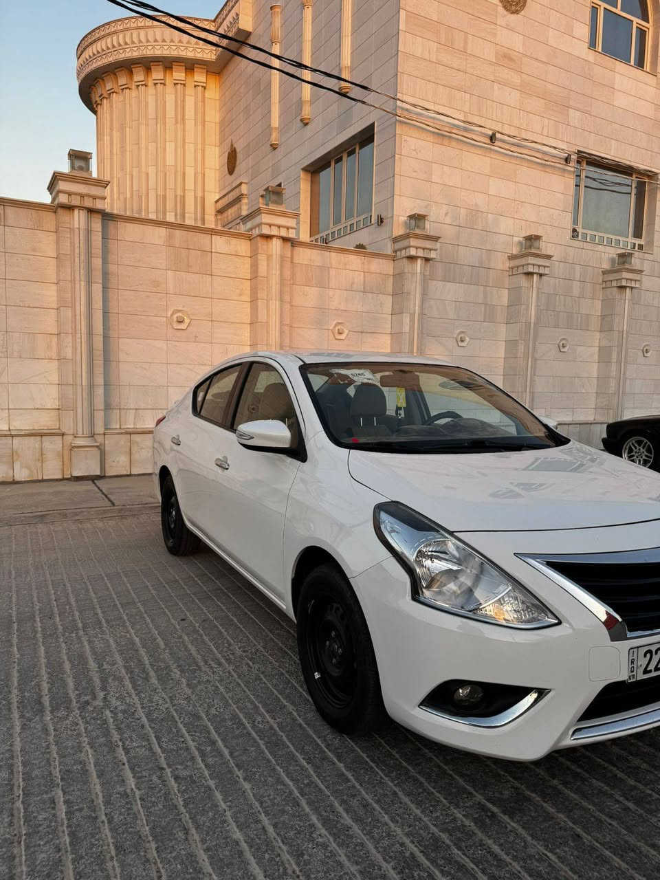 نيسان صني موديل 24
بيها جاملغ السائق بدون دواخل 
ماشيه 50 
السعر 114 وبيها مجال
*********** متواجد واتساب
