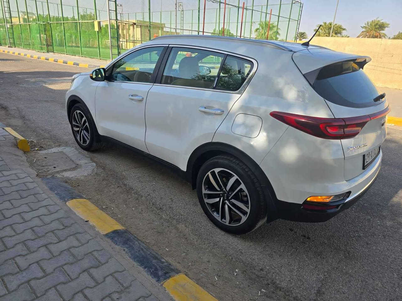 2019 Kia Sportage · Suv · المسافة المقطوعة: 100,000 كم

السلام عليكم ورحمة الله وبركاته 
سبورتج خليجي 2019 مكفولة عدا رصعتين وشخط موضحات بالصور محرك 2000 دوش سيارة نظيفة كلش ماشية 100 الف كم قابل للزيادة مكانها مركز مدينة الكوت السعر المطلوب  200 $ للإستفسار أكثر الاتصال بالرقم *********** Singapore
